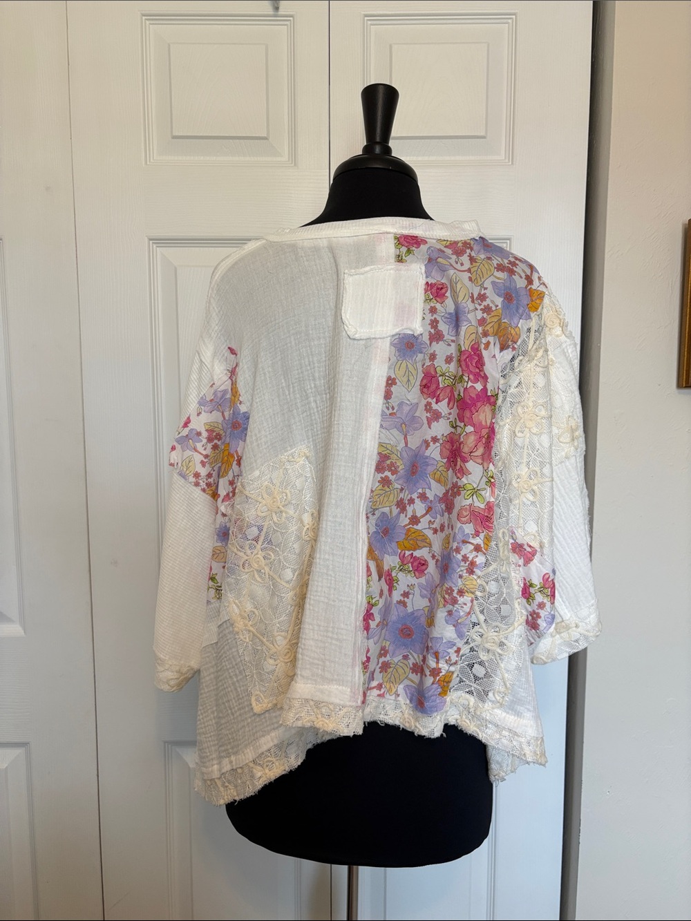 POL White Floral-Print Lace-Trim Top - Picture 3 of 7